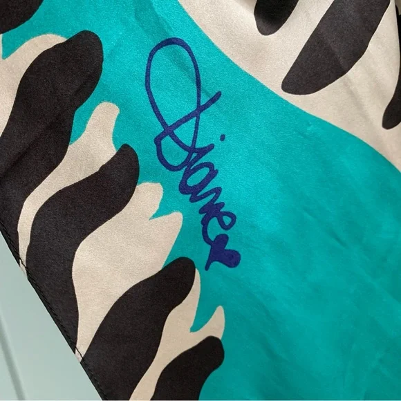 Gorgeous Vintage Diane Von Furstenberg Tiger Pattern Silk Scarf - Picture 8 of 9